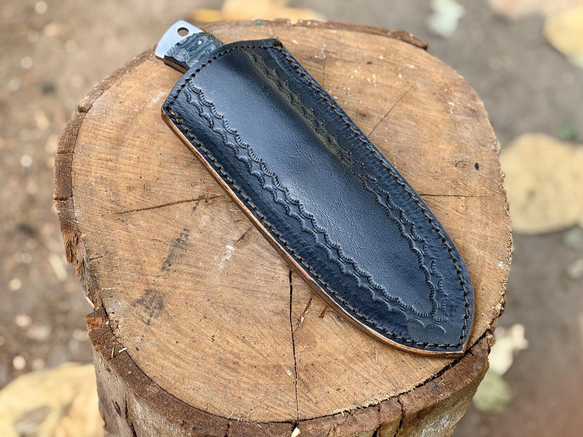 Damascus Steel Hunting Knife with Gut hook and Textured Handle